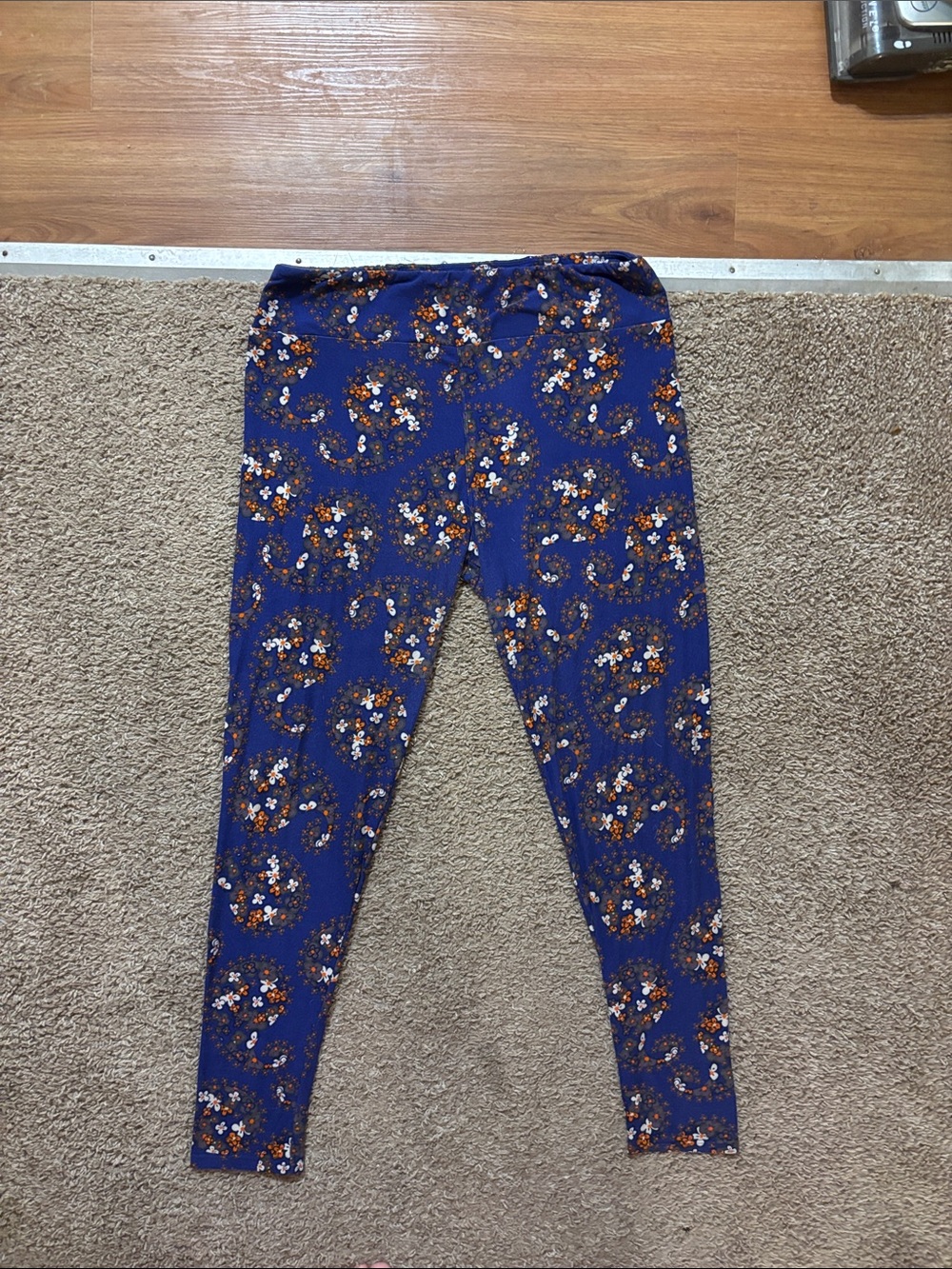 Lularoe Woman’s OS Tall And Curvy Blue Floral Print Stretch Leggings